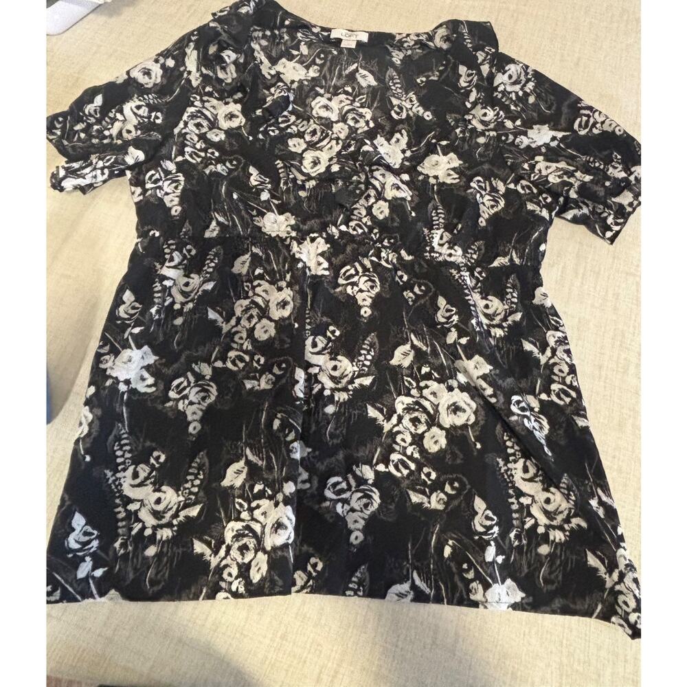 Ann Taylor Loft Women’s Black and White Floral Ruffled Blouse Size Large